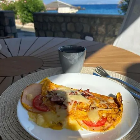 On The Sea Suite&spa Méthana